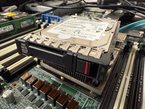 HPE P40430-B21 P40785-001 HPE 300GB SAS 10K SFF 2.5" BC HDD G11 Proliant - Afbeelding 1 van 2