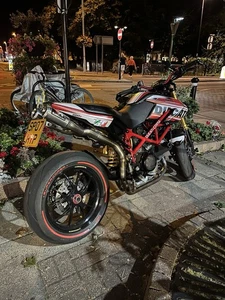 Ducati Hypermotard 1100s - Picture 1 of 5