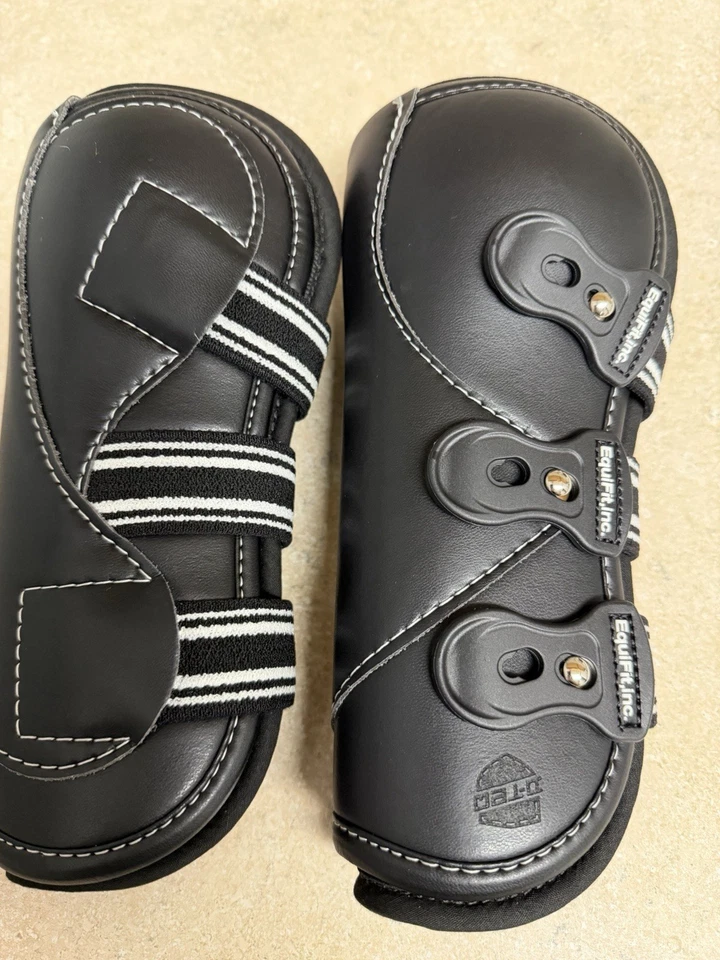 Schwarze EquiFit EXP3 Front XL Stiefel mit weißen Nähten und drei 1-Zoll-Riemen - Bild 1 von 4