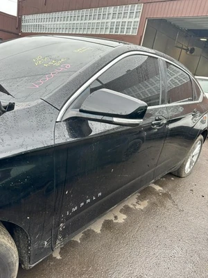 Used Front Left Door Assembly Front fits: 2014 Chevrolet Impala LS L. Front Left - Imagem 1 de 4