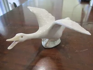 Lladro hand made Spain  #10 elegant flying porcelain trumpeter swan figurine - Picture 1 of 12