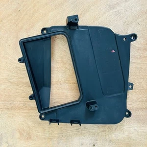 Genuine Mercedes OEM CLA45s C118 intake airbox cover panel LID ONLY A1390901300 - Picture 1 of 4