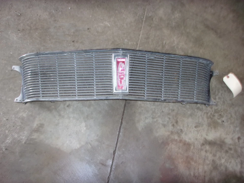 Chrysler Newport 1965 parrilla de radiador cromada OEM Mopar Foto 1 de 4