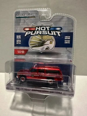 Greenlight Hot Pursuit - '90 Suburban NYPD - Chase - Red Chrome - Image 1 of 4