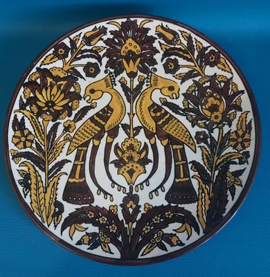 VINTAGE  PIATTO DECORATIVO DA PARE DIPINTO A MANO GRECIA RODI PAVONI STILIZZATI - Immagine 1 di 4