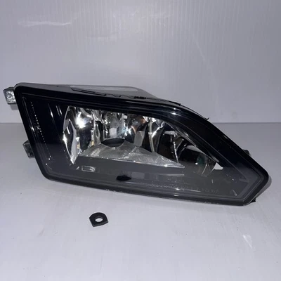 Luz antiniebla izquierda Volkswagen Atlas 2018-2020 TYC 19-6258-00 (pestaña rota) Foto 1 de 4