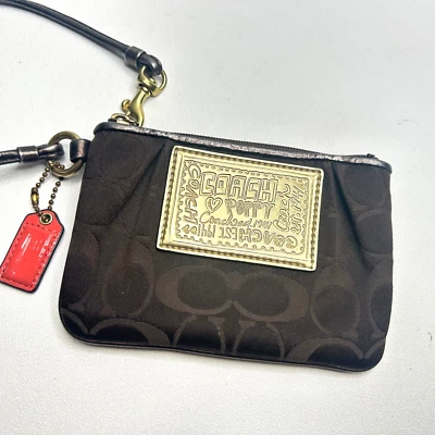 COACH Poppy 棕色面料/金色皮革小号签名腕带袋 — 第 1/4 张图片
