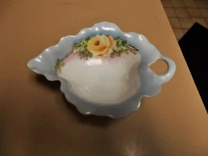 ANTIQUE Z S  & CO BAVARIA PORCELAIN GRAVY BOAT / SAUCE SERVER LEAF SHAPED  ROSES - Picture 1 of 5