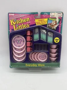 NEU Tyco Kitchen Little rosa Schmetterlingsdruck Geschirr Geschirr Set Vintage 1995 - Bild 1 von 5