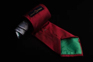 Tommy Hilfiger - Men's Red 100% Silk Neck Tie 3.5"W x 56"L - Picture 1 of 5