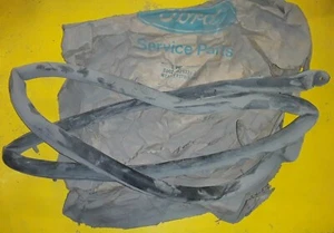 NOS 1970 1971 FORD TORINO FAIRLANE 4 DOOR RH REAR DOOR WEATHERSTRIP D0OZ5425324A - Picture 1 of 9