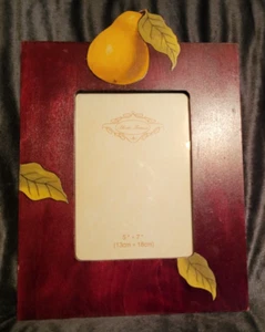 1990's-2000's Tole Painted Cherry Wood Fruit Motif 5"x7" Frame Made in China - Picture 1 of 2