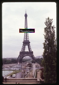Busy Traffic scene around EIFFEL TOWER Paris 1980s Original slide - Picture 1 of 1