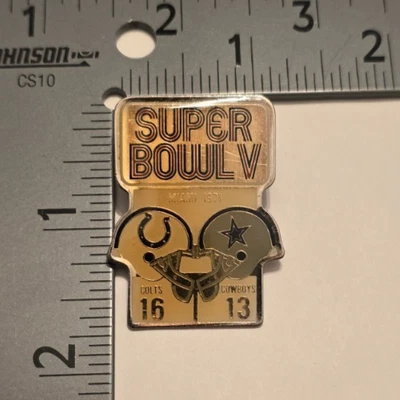NFL Super Bowl V 1971 Miami: Colts Vs. Cowboys Pinback Pin - Image 1 of 2