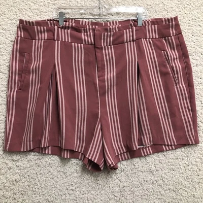 Шорты Torrid 24 для взрослых плюс красные в тонкую полоску со складками спереди повседневные современные женские - Изображение 1 из 4