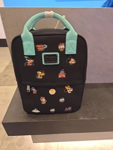 2024 Disney Parks Mickey und Freunde Schloss Loungefly Canvas Rucksack Neu mit Etikett - Bild 1 von 5