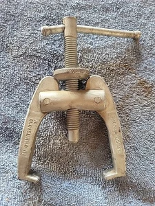 Clesco Mfg Vintage 2-Jaw Gear Bearing Puller Remover Cleveland Ohio USA - Picture 1 of 2
