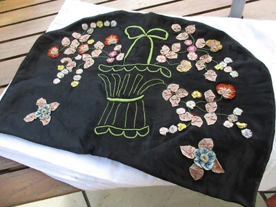 Housse de coussin brodé main de fleurs en ruban ancienne 1930 - Photo 1/4