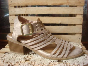 NEU OHNE ETIKETT MAURICES METALLIC GOLD LEDER RIEMCHEN GEWEBT HUARACHE KOMFORT SANDALEN ~ 8M - Bild 1 von 8