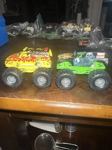 1:64 Grave Digger und Nitro Machine Monstertrucks Top Zustand - Bild 1 von 8