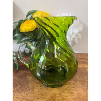 Jarra de vidrio vintage verde remolino soplada a mano MCM jarra retro vajilla decorativa Foto 1 de 4