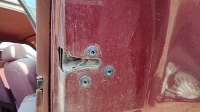 1998 别克 Lesabre 乘客右后门闩锁带杆/电缆 Oem 后背 — 第 1/2 张图片