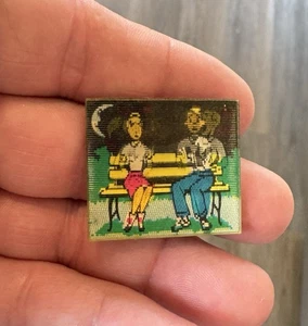 Vintage Vari-Vue Kissing Couple - Picture 1 of 3