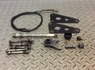 93 Suzuki JR50 JR 50 1993 misc. Lote de piezas soportes de motor tapón de drenaje horquilla de cambio Foto 1 de 4