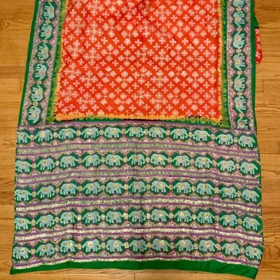 Sari bordado artesanal con intrincadas lentejuelas elefante y patrones florales Foto 1 de 4