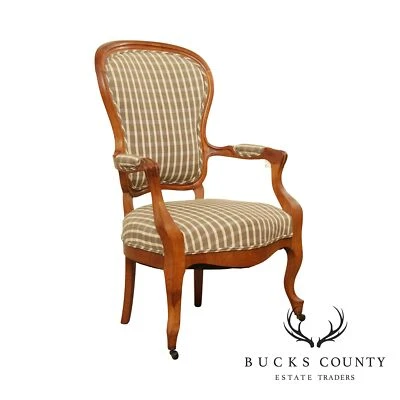 Sillón antiguo italiano con respaldo de cuchara de nogal Foto 1 de 4