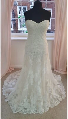 lace wedding gown with train size 16, sheer straps or strapless Bleu - Image 1 of 4
