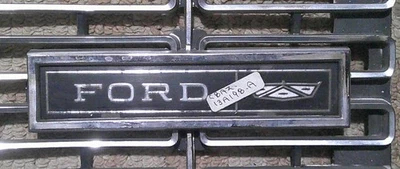 1968 年福特银河 500 LTD XL 车头灯门 Pr & 徽章 C8AZ-13A198-A 二手 68 — 第 1/3 张图片