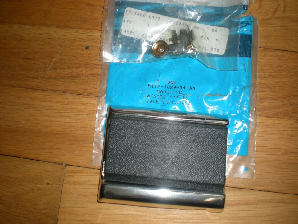 Ford F100 F250 F350 1981-1986 carrocería esquina moldura derecha e1tz-1029314-aa nuevo de lote Foto 1 de 2