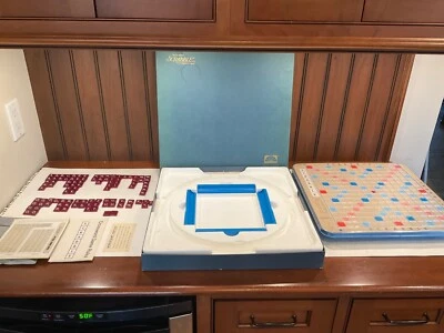 VTG Complete 1977 SCRABBLE DELUXE EDITION Rotating Turntable, Tiles Instructions - Image 1 of 4
