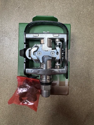 NEW Wellgo WPD-95B clipless/cage pedals w/ cleats 9/16", black/silver - Image 1 of 3