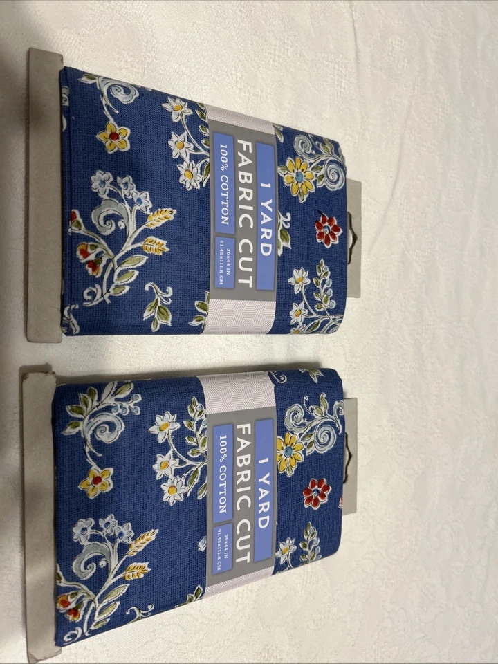 David’s Textiles 1 Yarda Tela Corte 100 Algodón Azul/Multicolor Flores Nuevo con Etiquetas Paquete de 2  Foto 1 de 4
