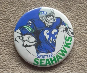 VINTAGE 1980er SEATTLE SEAHAWKS ☆PLAYER☆ 3 1/2" ☆SELTEN☆ NFL PIN BUTTON - Bild 1 von 1