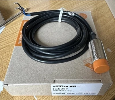 IFM IG5286 IGB3008-APOG M18 Inductive Proximity Sensor Barrel 3 Wire 18-36 VDC - Image 1 of 3