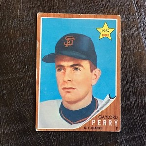1962 Topps - #199 Gaylord Perry (RC)