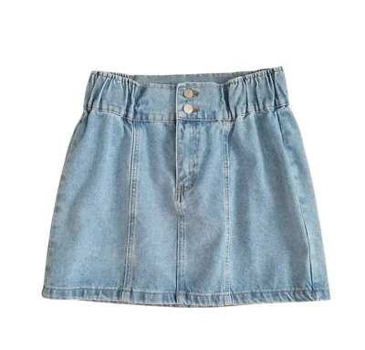Minifalda vaquera plisada cintura alta Misguided talla 8 botones frontal lavado claro. Foto 1 de 4