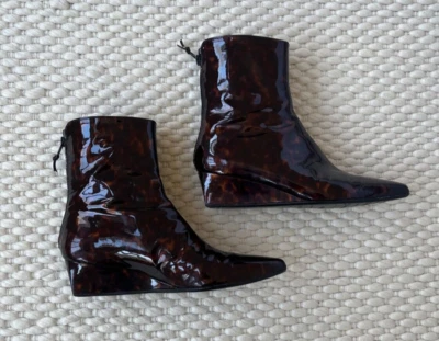 Stuart Weitzman Womens Brown Gloss Tortoise Ankle Pointed Toe Boot 6 Wedge Heel - Image 1 of 4