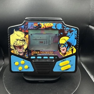 Juego portátil Tiger Electronics X-Men Barcodzz de colección probado y funcionando 1994 - Imagen 1 de 21