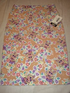LuLaRoe Cassie Skirt NWT Size M Medium NEW Muppets Miss Piggy w/ Roses - Picture 1 of 4