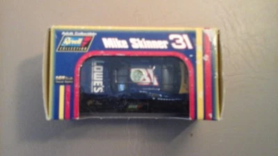 NASCAR Mike Skinnere # 31 Reville 1998 con vitrina fundido a presión coleccionable 1:64 Foto 1 de 4