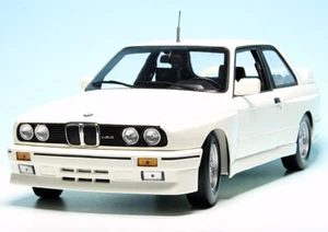 180020307 1987 BMW M3 (E30) in White - Premium a Timeless and Sporty Auto - Foto 1 di 5