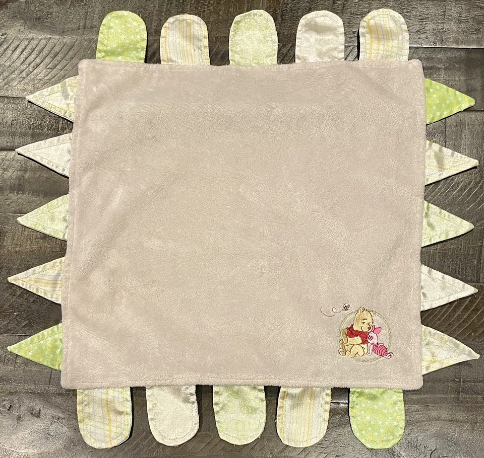 Disney Baby Winnie the Pooh Piglet Lovey Manta de Seguridad Bordes Triangulares Satinados Foto 1 de 4