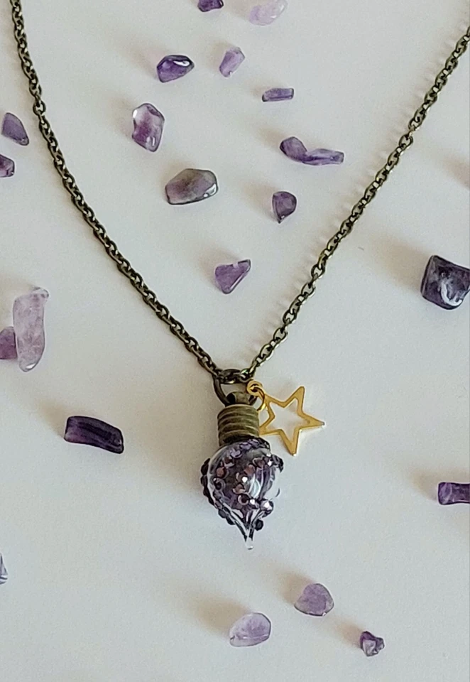 Anhänger Mit Kette Handgefertigt Phiole Tropfenform DMC Strasssteine Amethyst  - Bild 1 von 4