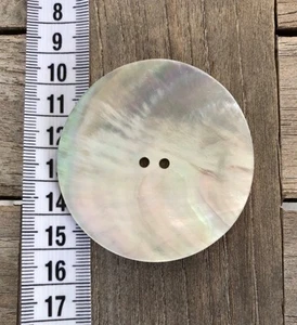 3 Stück XXL 57mm große echt Perlmuttknöpfe 2Loch - Bild 1 von 4