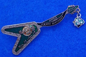 TOKIO JAPANISCHER GEBURTSTAG STERNZEICHEN ARIES RAM ANHÄNGER FV GITARRE 01 Hard Rock Cafe PIN - Bild 1 von 1