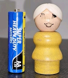 VINTAGE FISHER-PRICE LITTLE PEOPLE WOODEN GIRL WHITE HAIR YELLOW BODY (B) - Imagen 1 de 7
